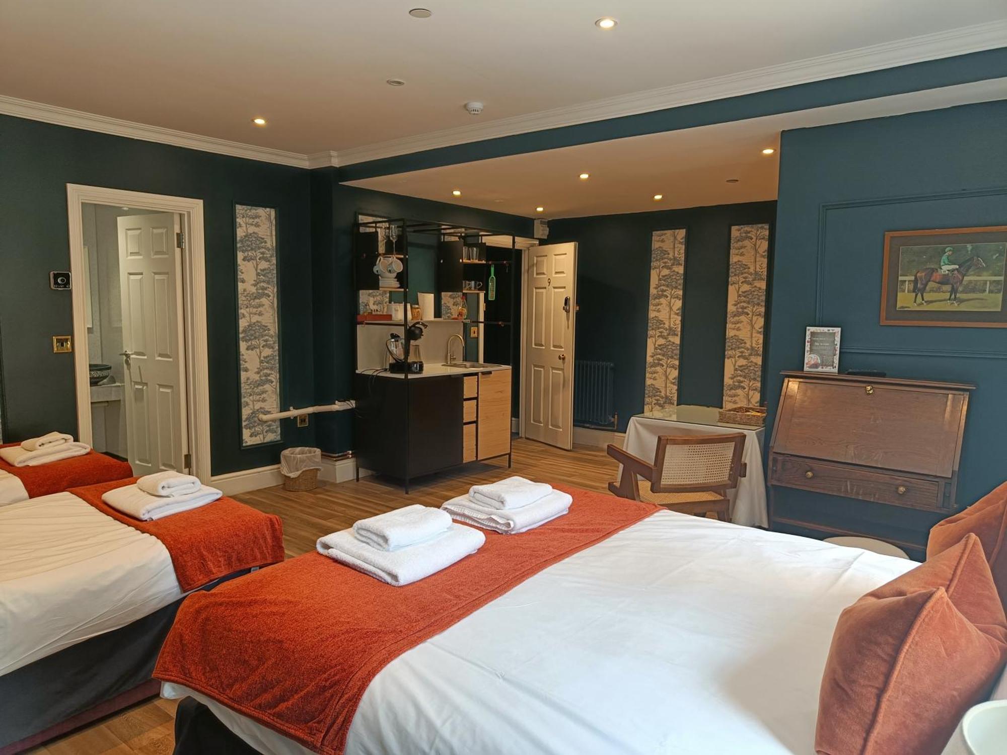 Rooms On The Prom Cheltenham Exterior photo