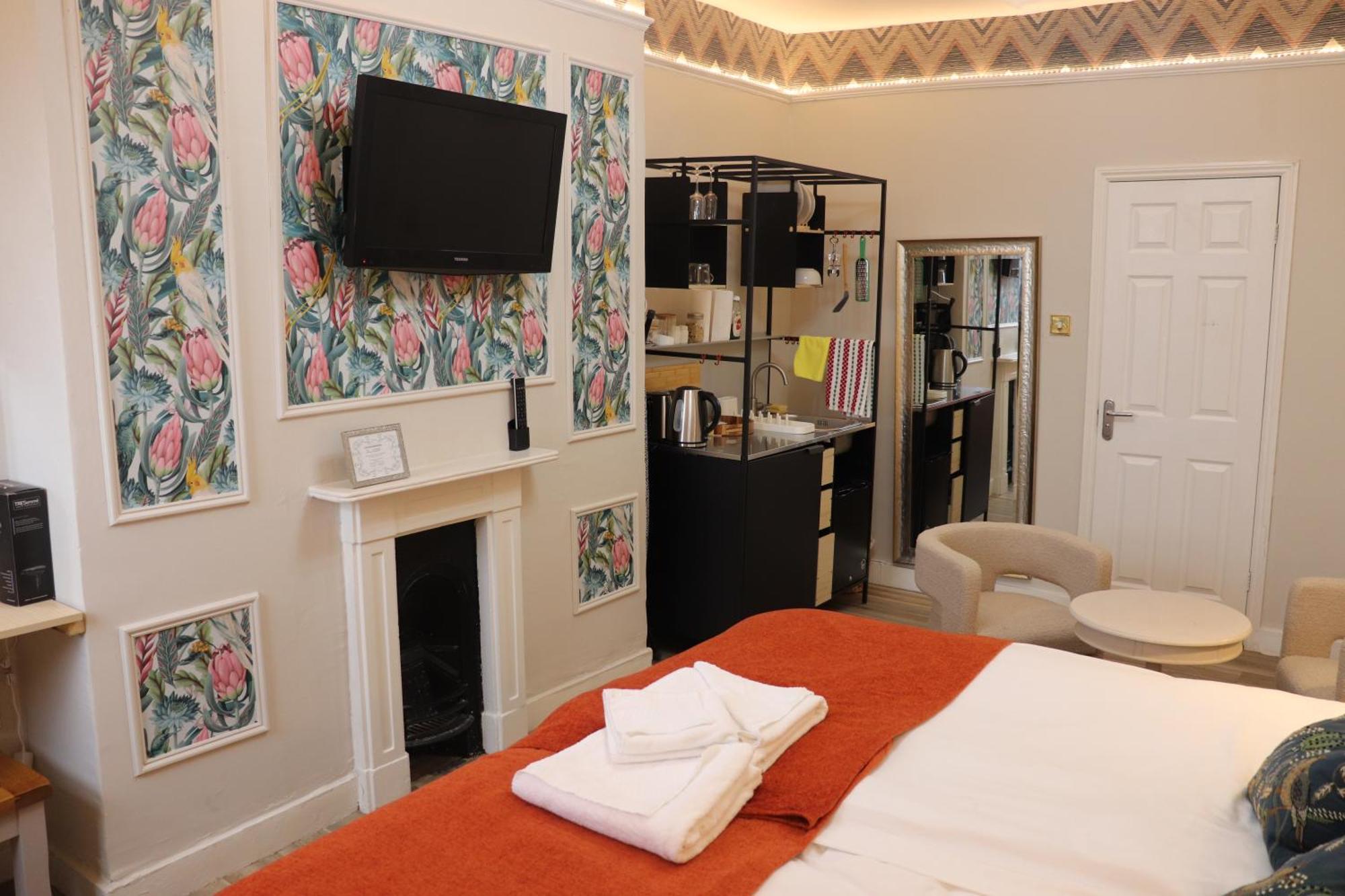 Rooms On The Prom Cheltenham Exterior photo